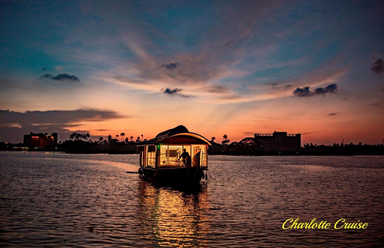 Charlotte Cruise House Boat Hotel Alappuzha Buitenkant foto