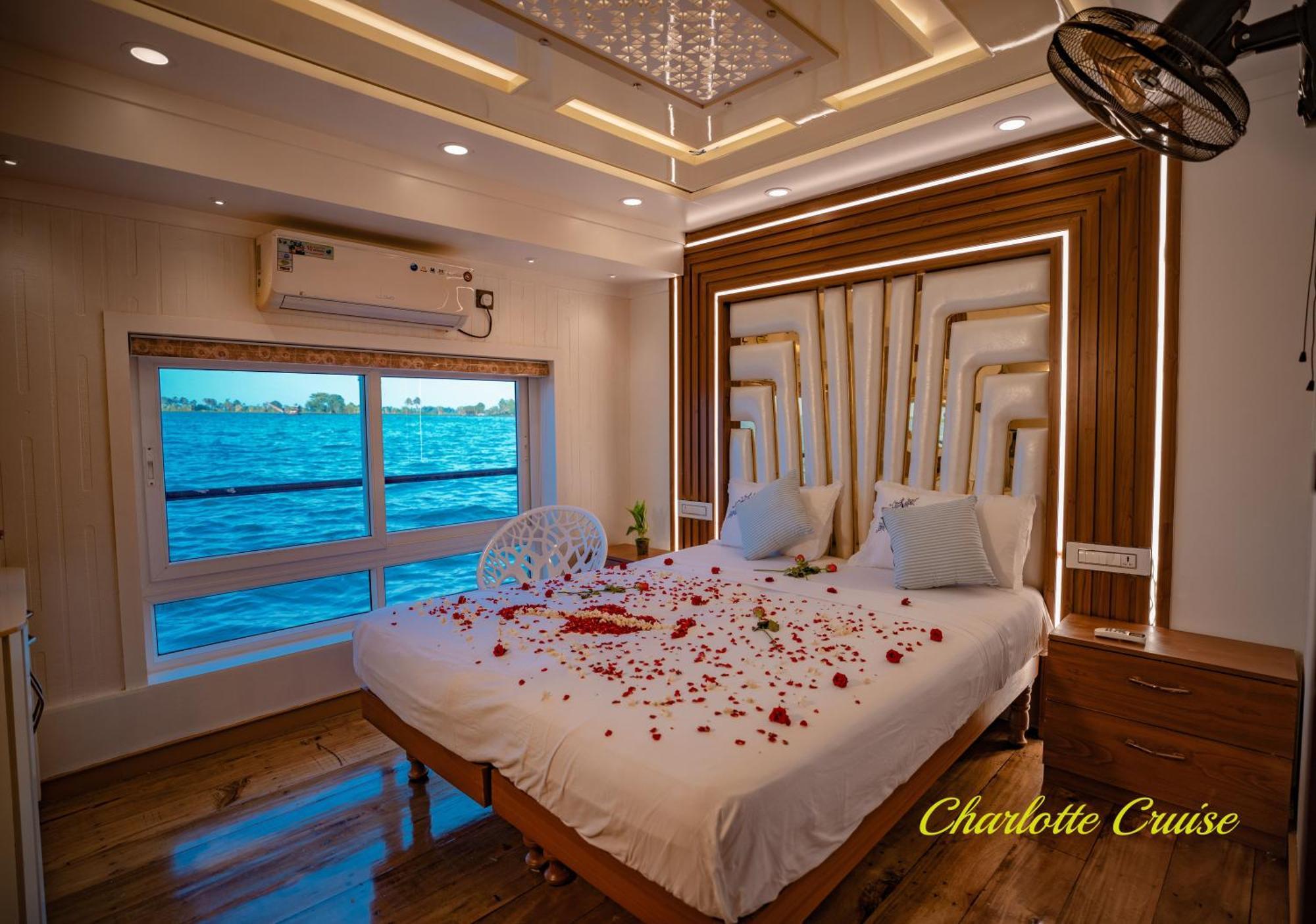 Charlotte Cruise House Boat Hotel Alappuzha Buitenkant foto